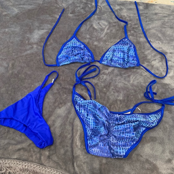 Blue bikini w/ 2 bottoms - Picture 2 of 2